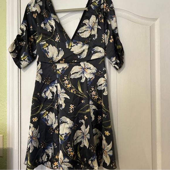 Cinq Á Sept Anders Dress size 4, new without tags - Picture 4 of 16